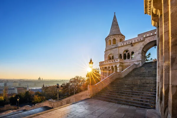 Budapest Magyarország Bejárati Lépcső Déli Torony Napkeltekor Tiszta Kék Fisherman — Stock Fotó