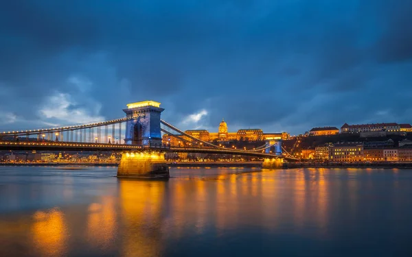 Budapešť Maďarsko Krásné Széchenyi Řetězový Most Unikátní Modré Barvě Budínský — Stock fotografie