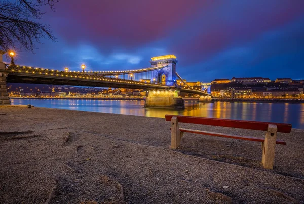 Budapest Ungheria Panchina Bellissimo Ponte Delle Catene Szechenyi Unico Colore — Foto Stock
