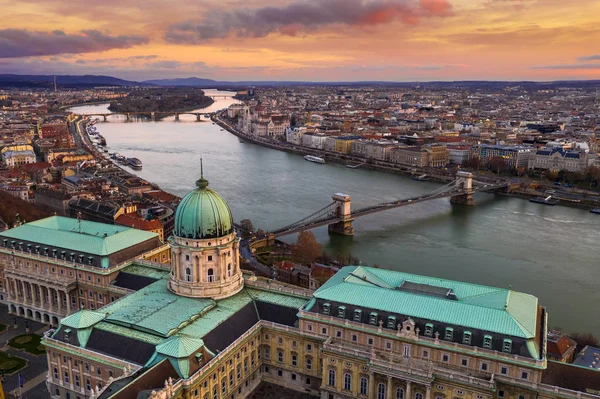 Будапешт Венгрия Вид Воздуха Королевский Дворец Буда Цепным Мостом Парламентом — стоковое фото
