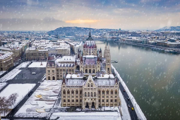 Budapest Magyarország Légi Felvétel Magyar Parlament Egy Havas December Reggel — Stock Fotó