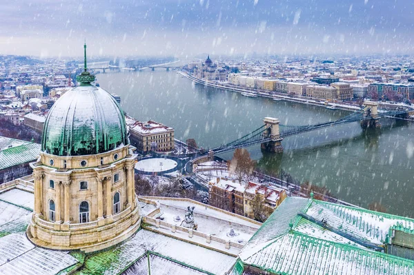 Будапешт Пташиного Польоту Купол Snowy Buda Castle Королівського Палацу Зверху — стокове фото