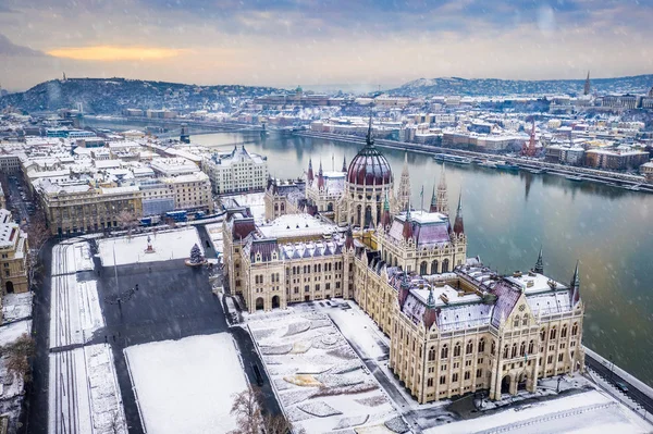 Будапешт Венгрия Вид Воздуха Заснеженный Парламент Венгрии Цепным Мостом Королевским — стоковое фото