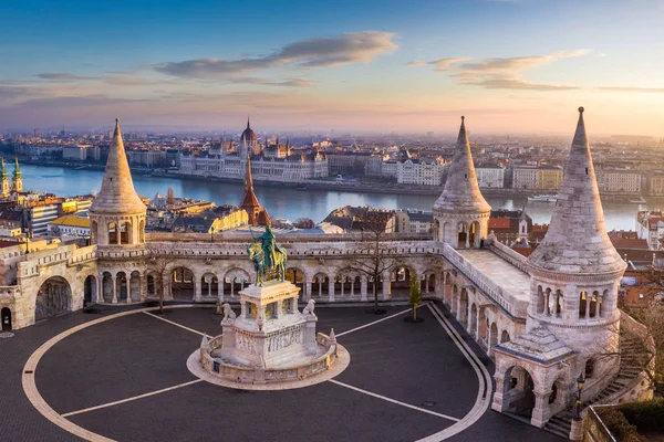 Budapest Hungary Famous Fisherman Bastion Sunrise Statue King Stephen Parliament — стоковое фото