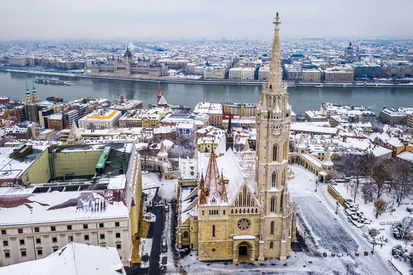 Budapest Hungary Aerial View Snowy Matthias Church Fisherman Bastion Parliament — стоковое фото