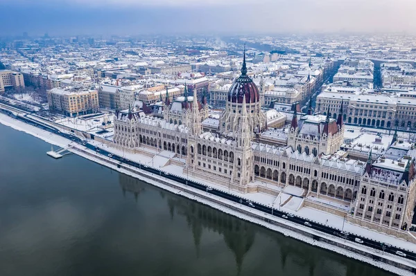 Будапешт Венгрия Вид Воздуха Красивый Снежный Парламент Венгрии Панораму Пешта — стоковое фото