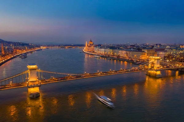 Budapeste Hungria Vista Aérea Famosa Ponte Cadeia Szechenyi Iluminada Uma — Fotografia de Stock