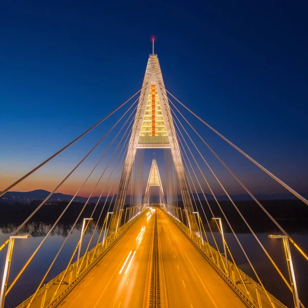 Budapest Ungarisch Luftaufnahme Der Beleuchteten Megyeri Brücke Zur Blauen Stunde — Stockfoto