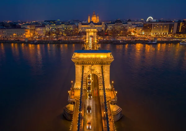 Budapest Hungary Aerial View Beautiful Illuminated Szechenyi Chain Bridge River — стоковое фото