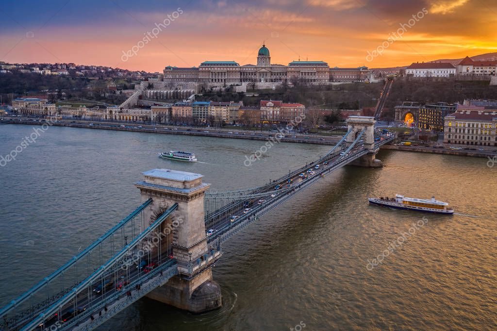 Budapest, Hungría - Vista aérea del Puente de la Cadena de Szechanyi y