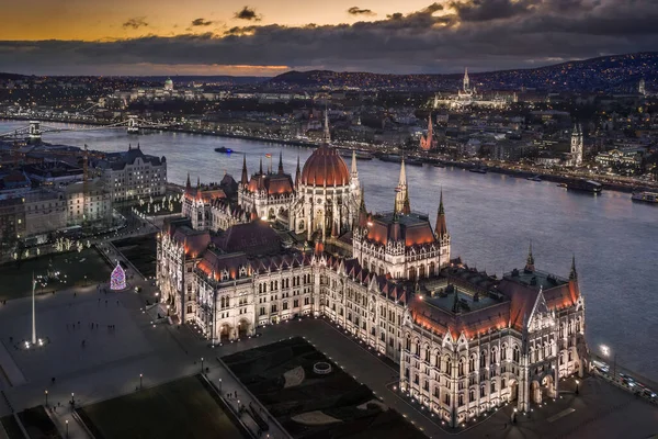 Budapest Hungary Aerial View Beautiful Illuminated Parliament Hungary Dusk Szechenyi — стоковое фото