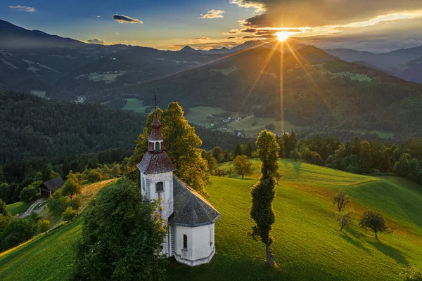 Skofja Loka Eslovenia Vista Aérea Hermosa Colina Sveti Tomaz Santo —  Fotos de Stock