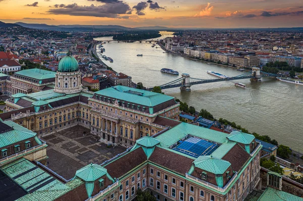 Будапешт Венгрия Королевский Дворец Буда Цепным Мостом Зданием Парламента Красивым — стоковое фото