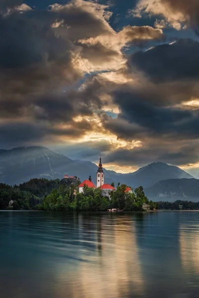 Bled Szlovénia Bled Blejsko Jezero Zarándoklat Templom Nagyboldogasszony Mária Bled — Stock Fotó