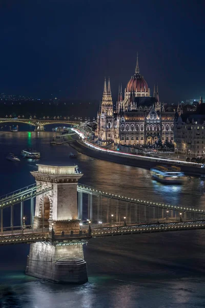 Budapeste Hungria Vista Aérea Famosa Ponte Cadeia Szechenyi Iluminada Edifício — Fotografia de Stock