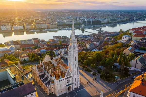 Будапешт Венгрия Воздушный Вид Дрона Красивую Церковь Районе Замка Теплым — стоковое фото