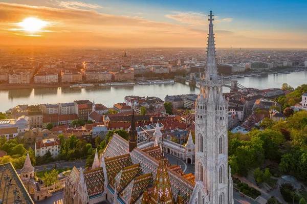 Budapest Magyarország Légi Drón Kilátás Gyönyörű Mátyás Templomra Várnegyedben Meleg — Stock Fotó
