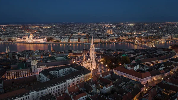 Budapest Magyarország Budai Várnegyed Légi Kilátása Éjjel Megvilágított Mátyás Templommal — Stock Fotó