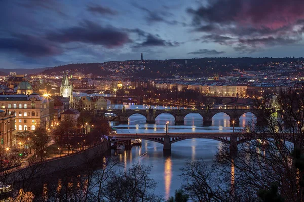Prága Csehország Prágának Panorámás Kilátása Alkonyatkor Lila Felhőkkel Beleértve Világított — Stock Fotó