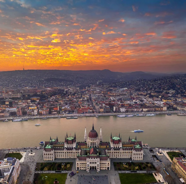 Будапешт Венгрия Воздушный Панорамный Вид Венгерский Парламент Закате Солнца Красивыми — стоковое фото