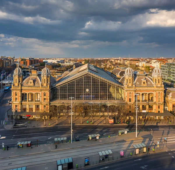 Budapest Magyarország Légi Felvétel Nyugati Pályaudvarról Napnyugtakor Utcák Teljesen Üresek — Stock Fotó