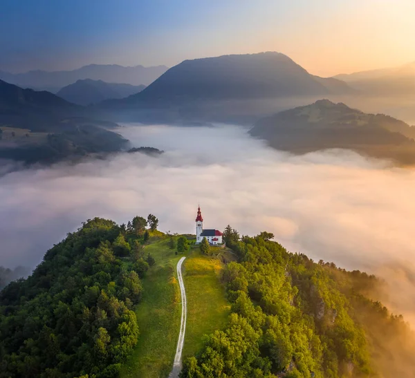 Ebrelje Eslovênia Vista Aérea Drone Bela Igreja Topo Monte São — Fotografia de Stock