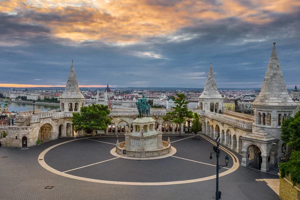 Budapest Magyarország Légi Felvétel Híres Halászbástyáról Napkeltekor István Király Parlament — Stock Fotó