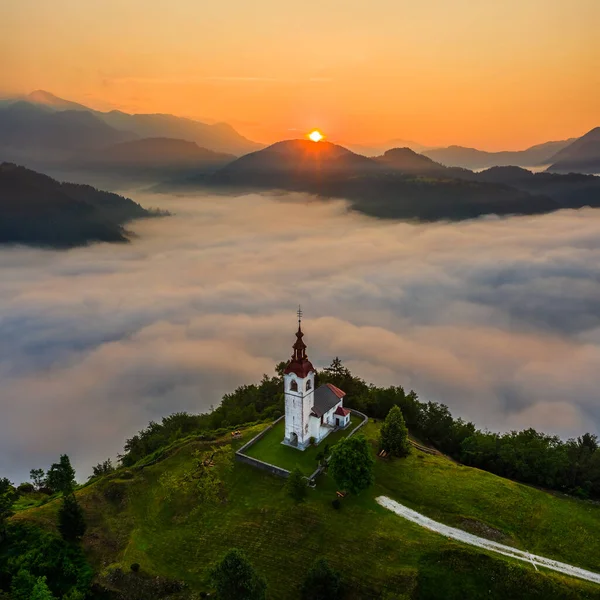 Ebrelje Slowenien Luftaufnahme Der Wunderschönen Bergkirche Ivan Ivan Cerkev Bei — Stockfoto