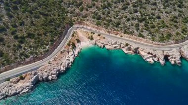 Karayolu, sahil ve denizin manzaralı Akdeniz manzarası