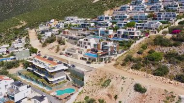 4K hava manzaralı havuz ve deniz manzaralı özel evler.