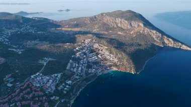 Deniz zeminli villalarda sıcak ışık