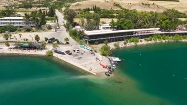 Grup 4K içinde hızlı hareket eden akımı keşfediyor