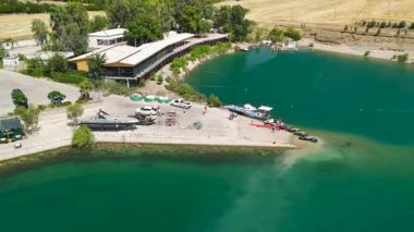 Takım güçleri hareket halindeki gökyüzünün altında