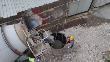 Beton dökülüyor, destek kirişleri döşendi ve inşaat alanı etkinliklerle dolu..