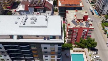 Havuzu ve palmiyeleri olan üst düzey gayrimenkul..