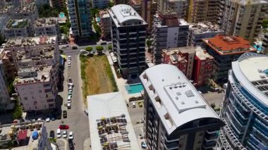 Zarif tasarımları ve sakin atmosferi olan beyaz villalar..