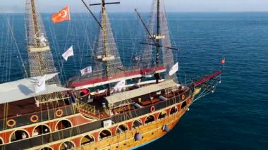 Korsan gemisi macera sahnesi için Golden Beach 'e geliyor..