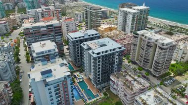 Havalı dairelerin ve parlak oyun alanlarının en iyi klipsi.