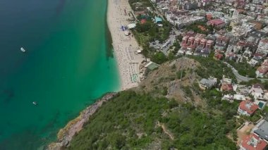 Havadan alınan görüntüler Akdeniz kıyısındaki lüks tatil beldesini gösteriyor.