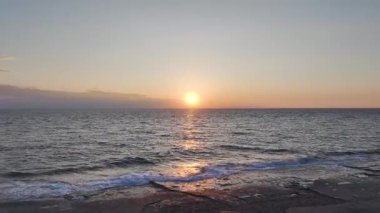 Projeler için kumlu sahilleri olan insansız hava aracı filmi..