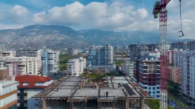 Drone görünümü proje görevlerini yöneten mimarları vurguluyor.