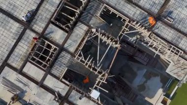 İnsansız hava aracı aktif site ekipleriyle lüks mülkleri ele geçirdi.