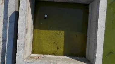 Üst hava görüntüsü işlek inşaat sürecini yakalıyor.