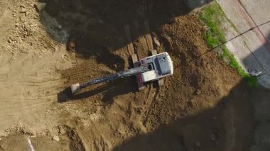 Kuruluş inşaata hazırlanırken yoğun bir kazı süreci devam ediyor.