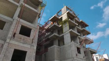 Ekipler çelik ve çimentoyla en üst seviyede çalışırlar..