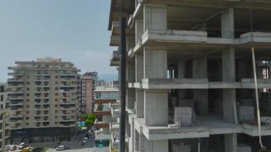 Etkin şehir gelişimi altında bina.