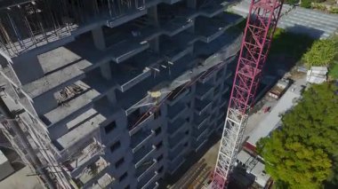 İnsansız hava aracı en üst yapısal aşamayı görüntüler.