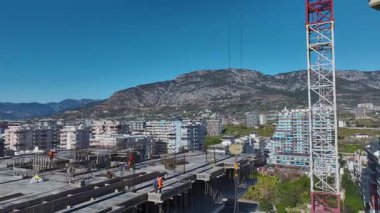 Drone iskeleti yakalıyor..