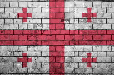 Georgia bayrağı eski bir tuğla duvara boyanmış.