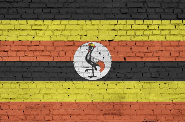 乌干达国旗被涂在旧砖墙上 — 图库照片